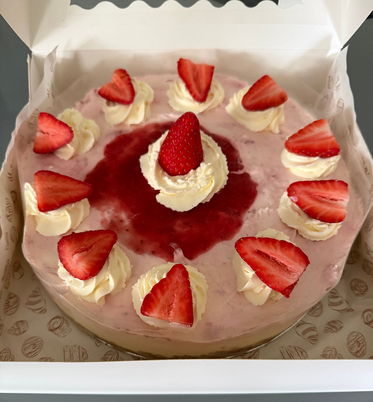 Cheesecake - Strawberries & Cream (1.5kg+)
