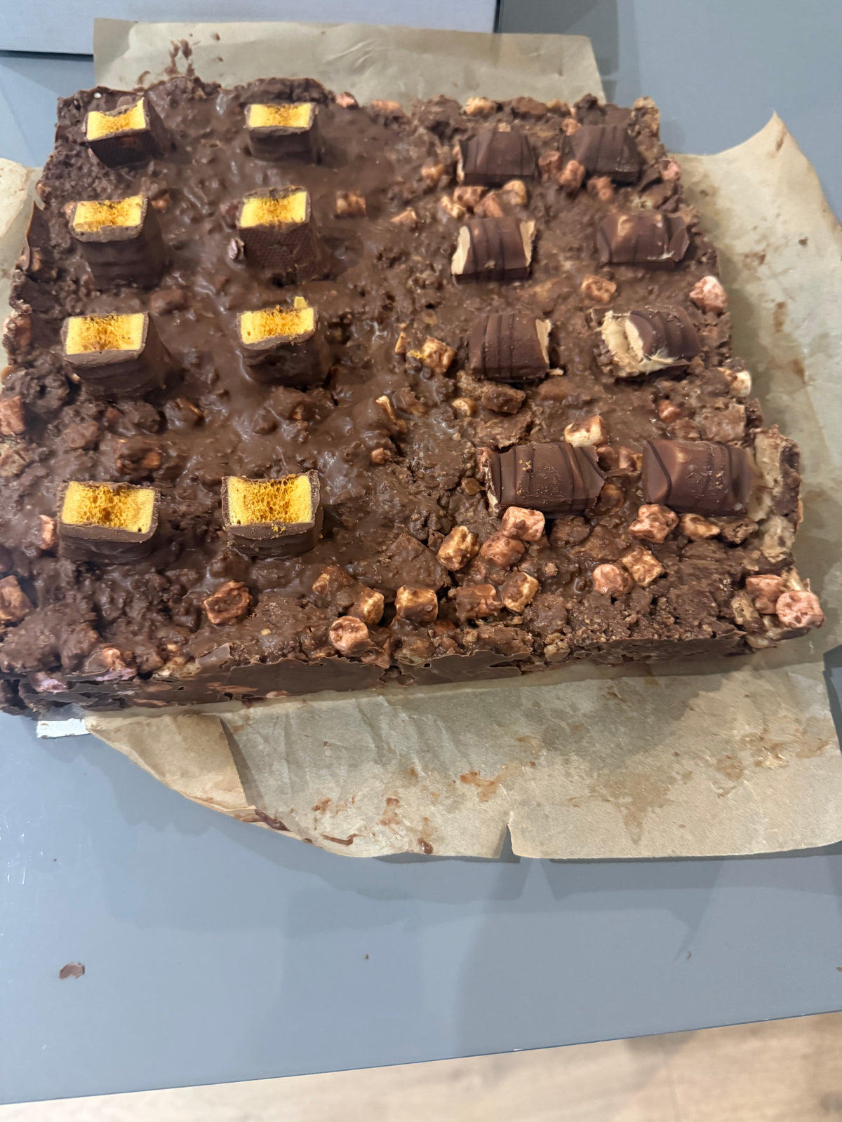 Rocky Road Cadbury Crunchie & Kinder Beuno H&H 9” Square